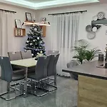 Vendeghaz فيلة *