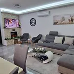 Vendeghaz فيلة *