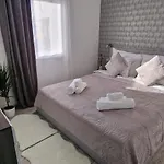 Vendeghaz فيلة *