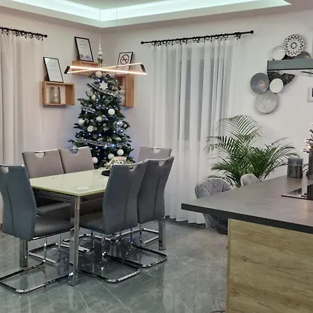 Vendeghaz Villa *